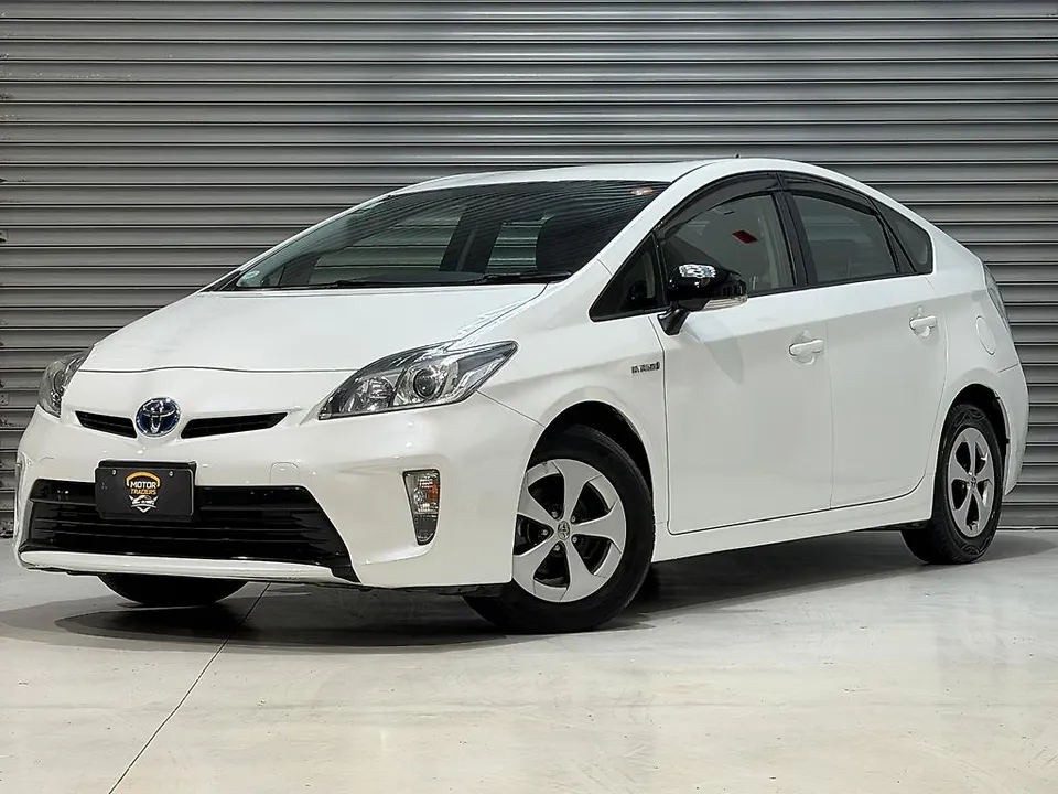 White 2015 Toyota Prius S Limited for sale at Motor Traders, Wiri