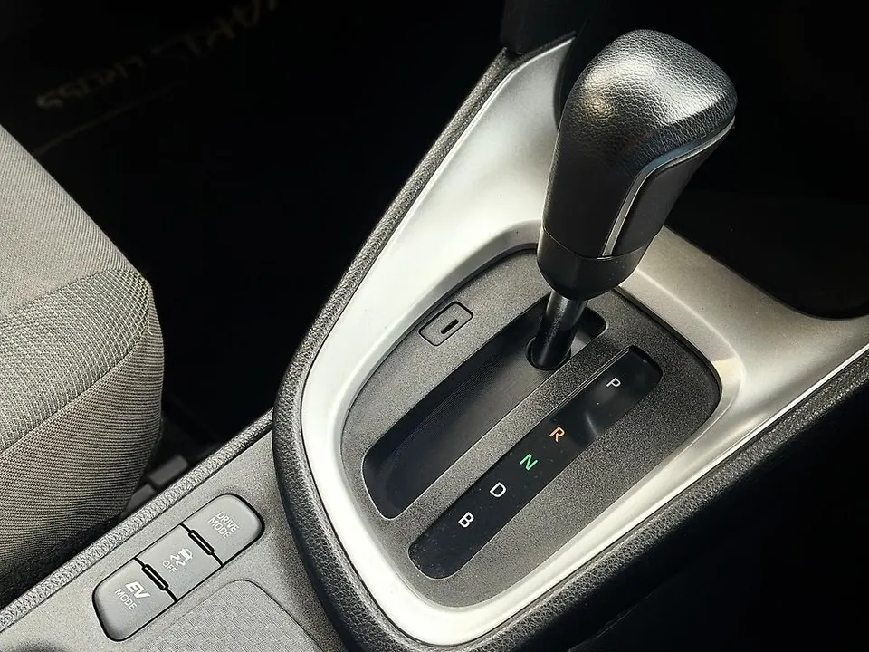 Black 2020 Toyota Yaris Cross Hybrid G | APPLE CARPLAY — photo 18