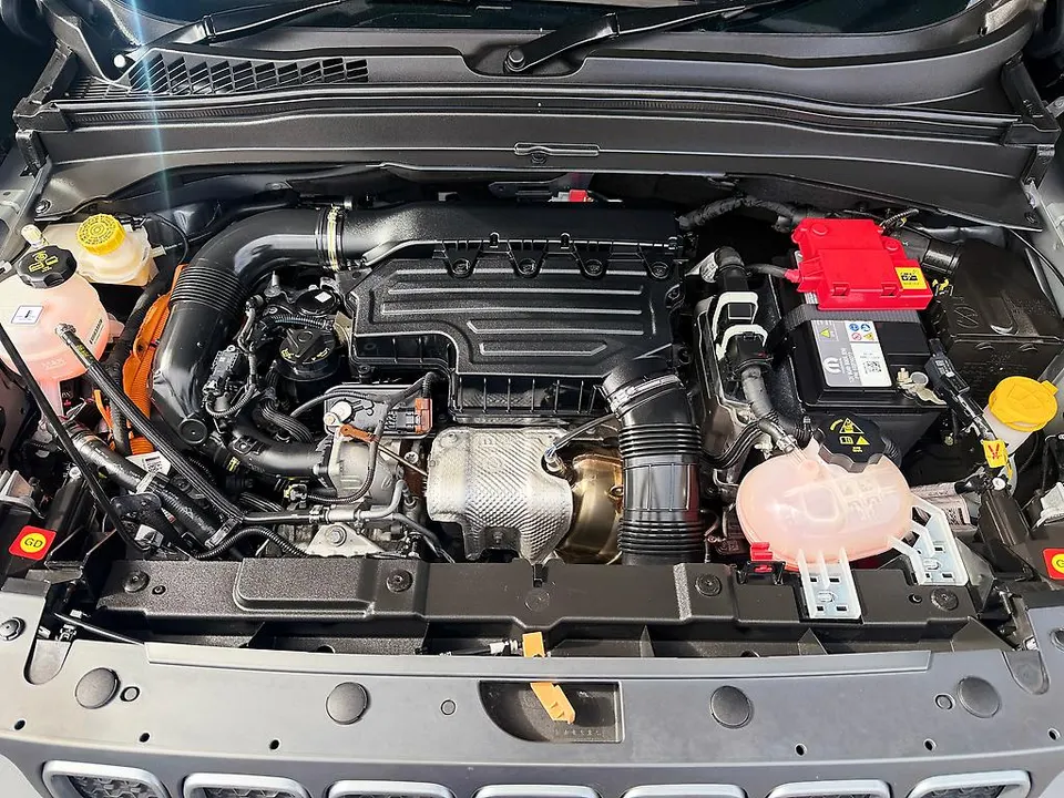Grey 2025 Jeep Renegade LIMITED PHEV | PLUG IN HYBRID! — photo 23