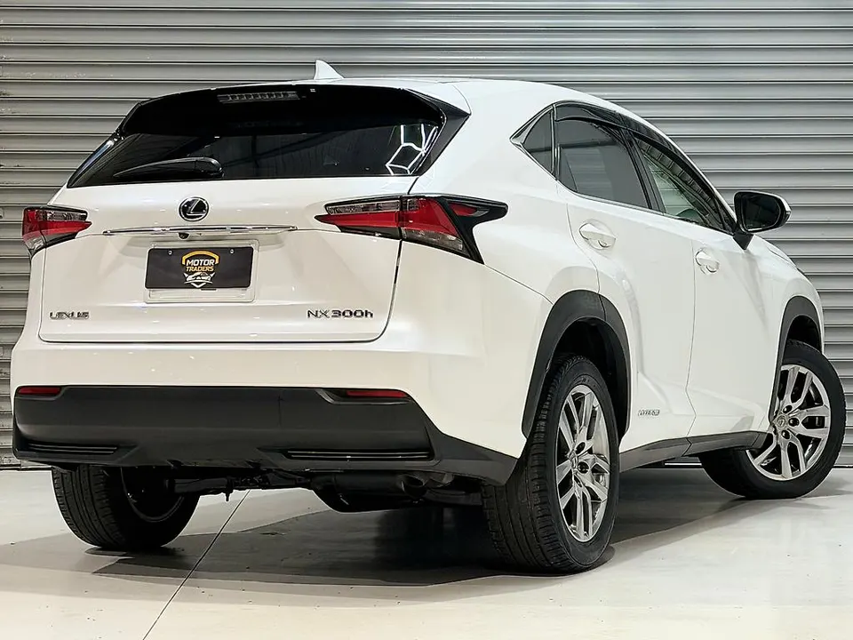 White 2015 Lexus Nx 300h I Package HYBRID | AWD — photo 2