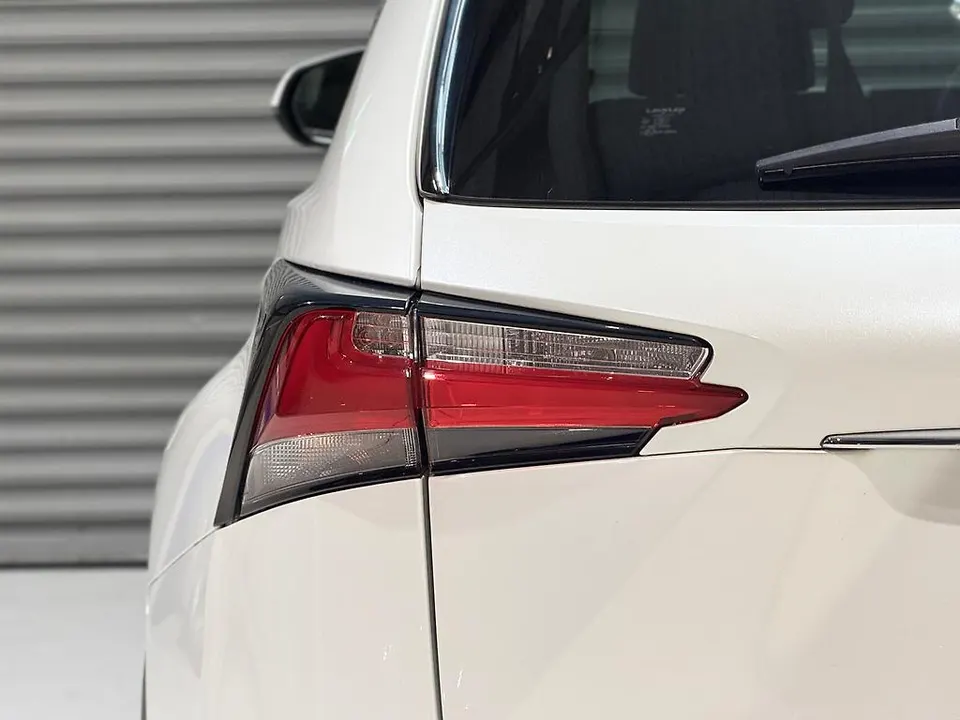 White 2015 Lexus Nx 300h I Package HYBRID | AWD — photo 9