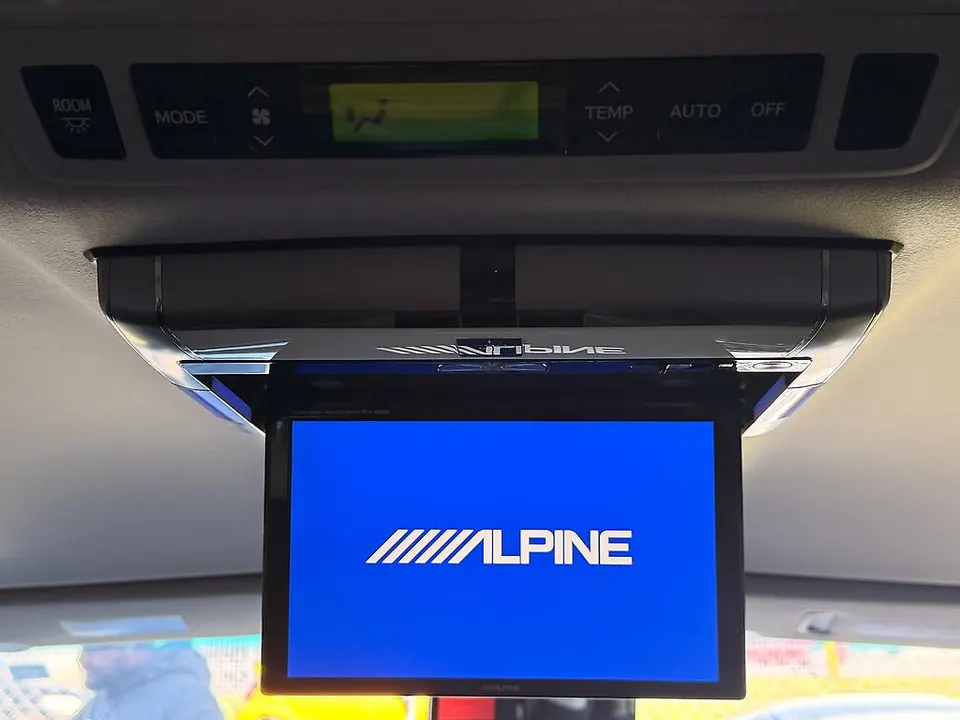 Black 2012 Toyota Vellfire 2.4 Z | 7 Seater — photo 21