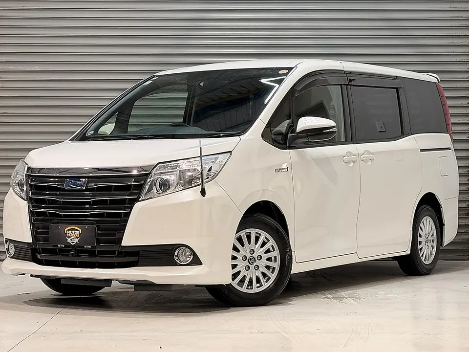 White 2014 Toyota Noah Hybrid X | 7- Seater — photo 2