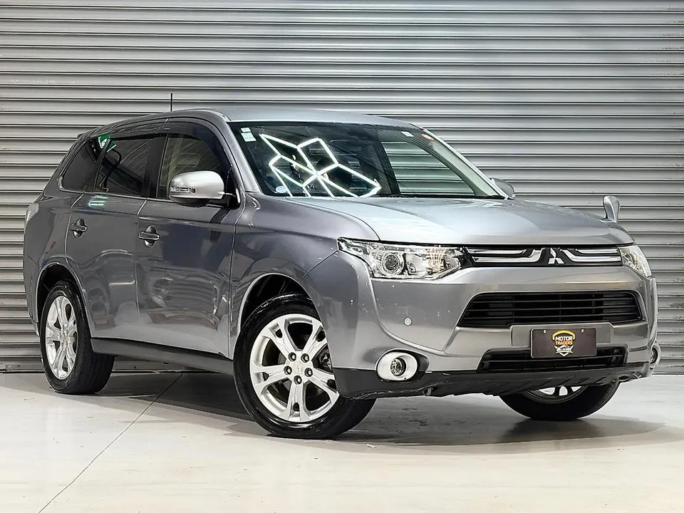 GRAY 2014 Mitsubishi Outlander 24G Safety Package 4WD | 7-Seater for sale at Motor Traders, Wiri