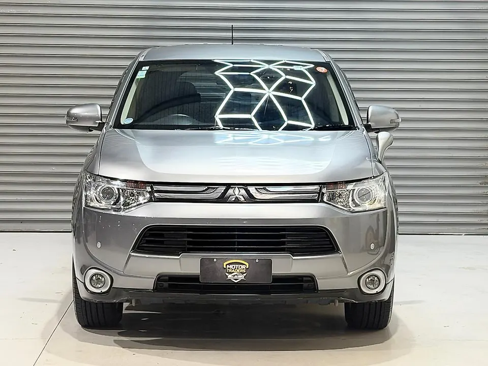 GRAY 2014 Mitsubishi Outlander 24G Safety Package 4WD | 7-Seater — photo 2