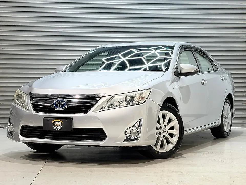 SILVER 2012 Toyota Camry Hybrid G Package — photo 2