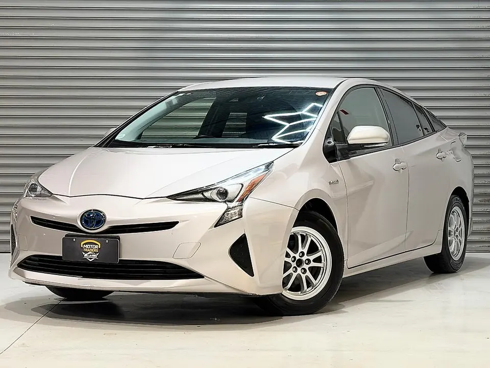 2017 Toyota Prius — photo 2