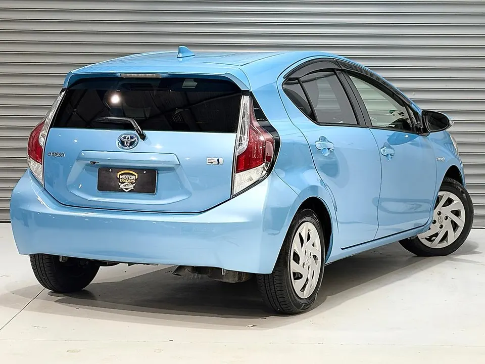 Blue 2015 Toyota Aqua S Grade — photo 9