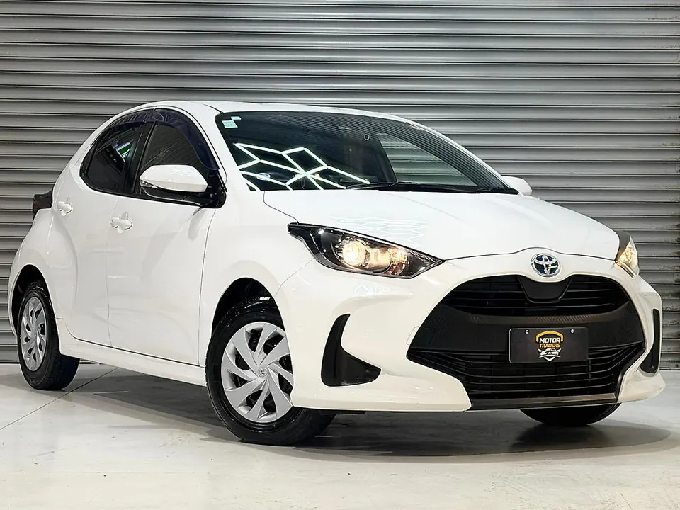 White 2021 Toyota Yaris APPLE+ANROID AUTO CAR PLAYER for sale at Motor Traders, Wiri