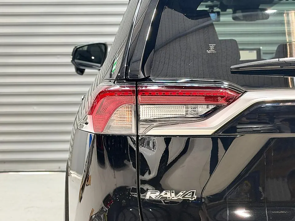 Black 2020 Toyota Rav4 4WD Hybrid G — photo 16