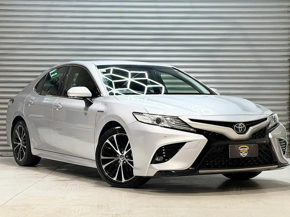 Silver 2018 Toyota Camry WS | High Spec | Leather for sale at Motor Traders, Wiri