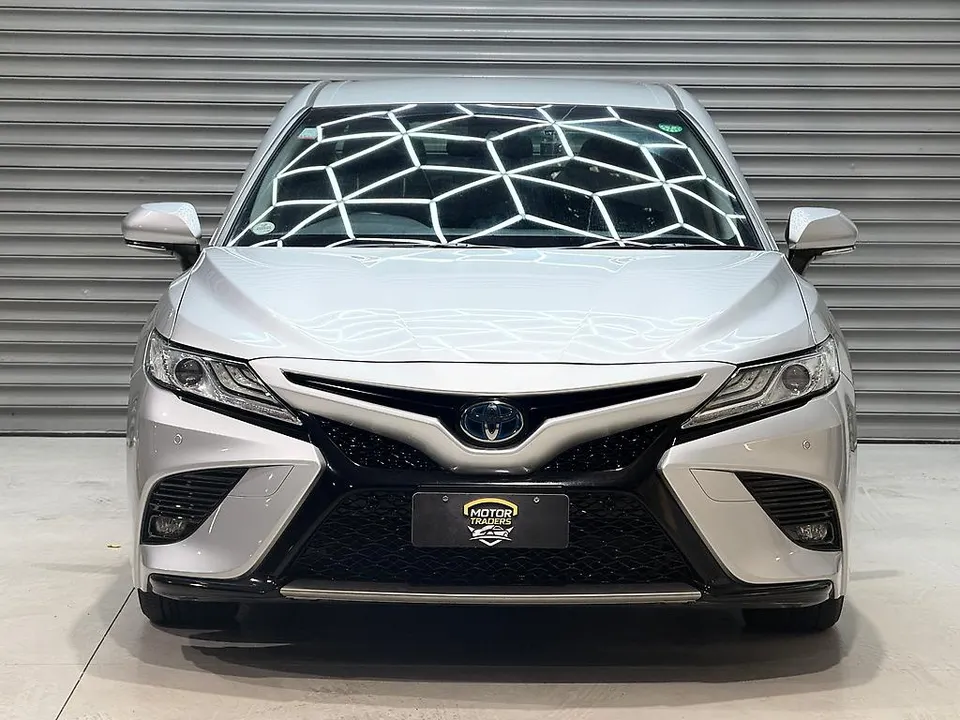Silver 2018 Toyota Camry WS | High Spec | Leather — photo 2