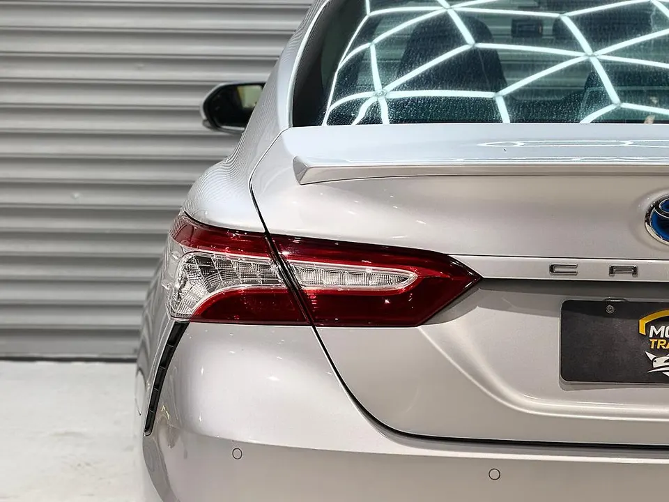 Silver 2018 Toyota Camry WS | High Spec | Leather — photo 9
