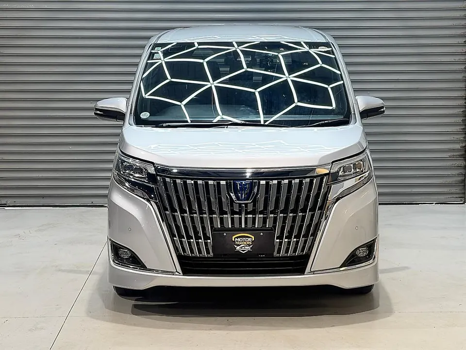 Silver 2019 Toyota Esquire Hybrid Xi | 7-Seater * — photo 2