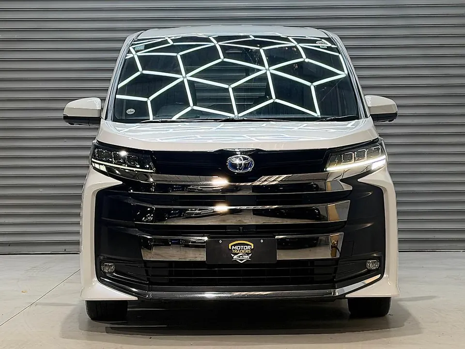 White 2022 Toyota Noah Hybrid S-Z | 7 Seater — photo 2