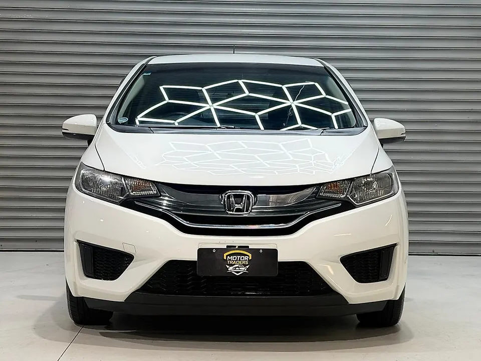WHITE 2014 Honda Fit Hybrid F PACKAGE | LOW MILEAGE — photo 2