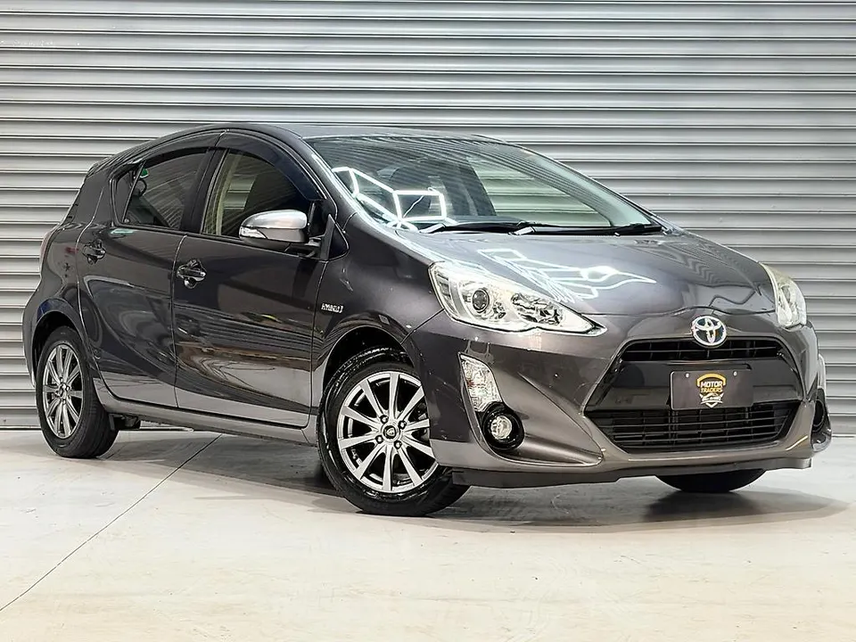 GRAY 2015 Toyota Aqua S Grade for sale at Motor Traders, Wiri