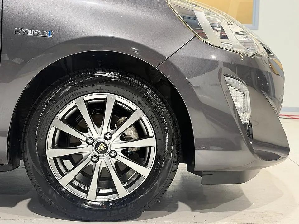 GRAY 2015 Toyota Aqua S Grade — photo 2