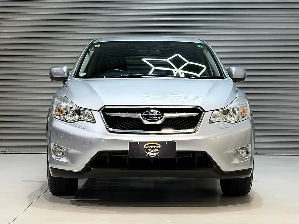 Silver 2013 Subaru Xv Hybrid 2.0i-L Eyesight 4WD — photo 2