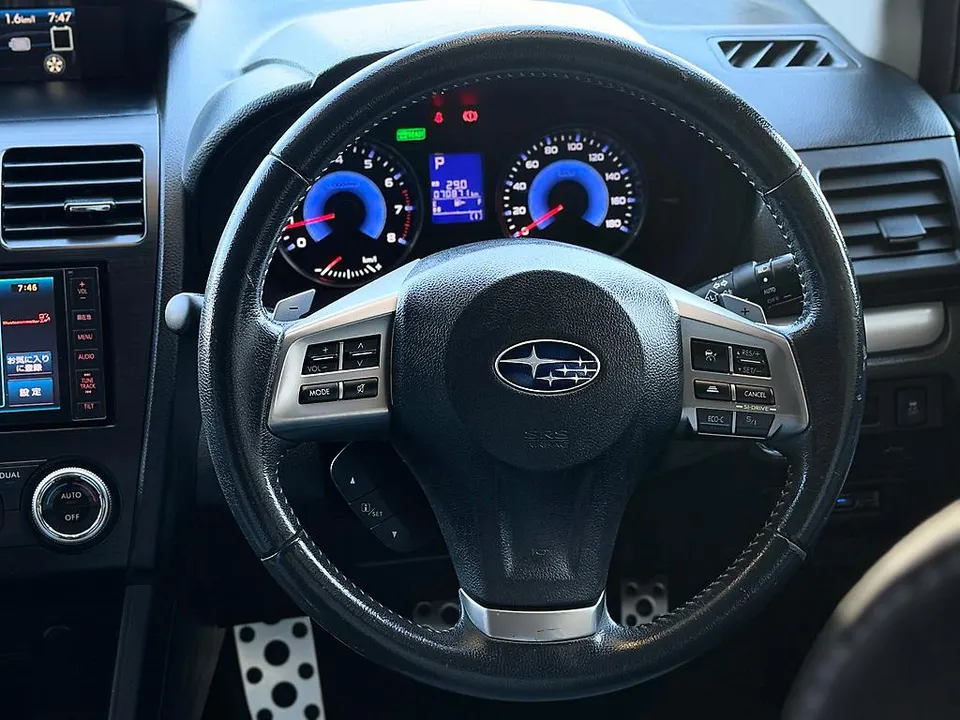 Silver 2013 Subaru Xv Hybrid 2.0i-L Eyesight 4WD — photo 25