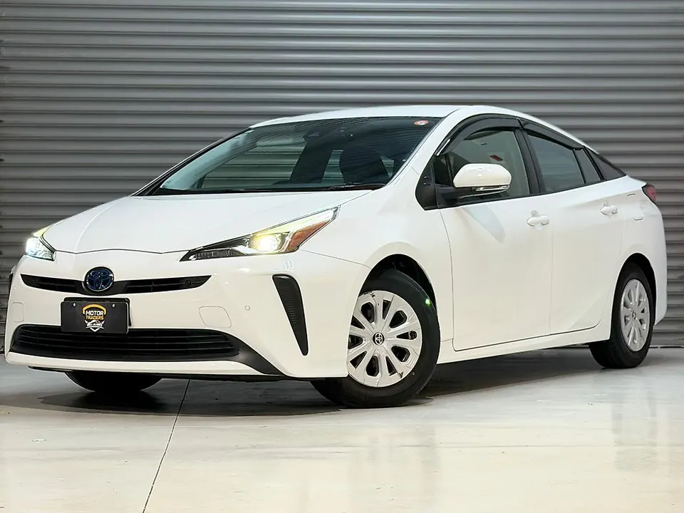 white 2021 Toyota Prius S **AUCTION GRADE 4.5** for sale at Motor Traders, Wiri