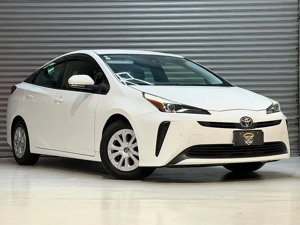 white 2021 Toyota Prius S **AUCTION GRADE 4.5** — photo 8