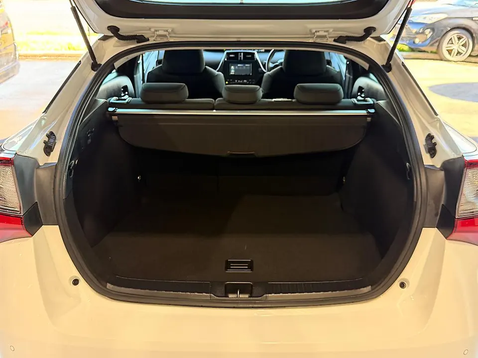 white 2021 Toyota Prius S **AUCTION GRADE 4.5** — photo 22