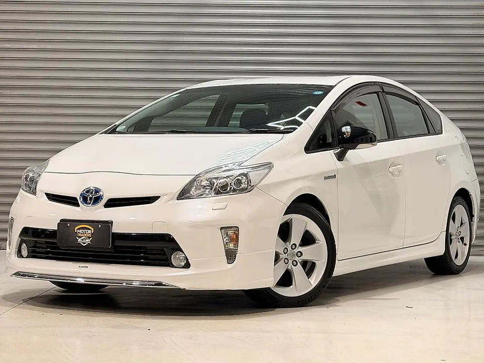 White 2015 Toyota Prius G Limited Touring Selection with Bodykit — photo 2