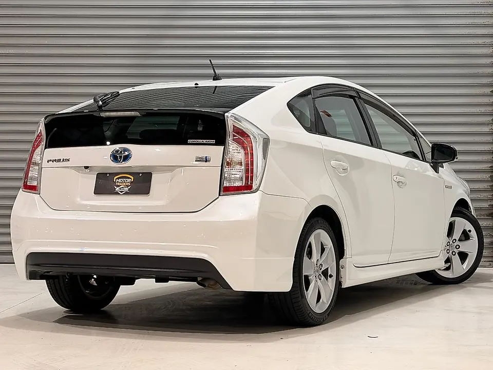 White 2015 Toyota Prius G Limited Touring Selection with Bodykit — photo 17