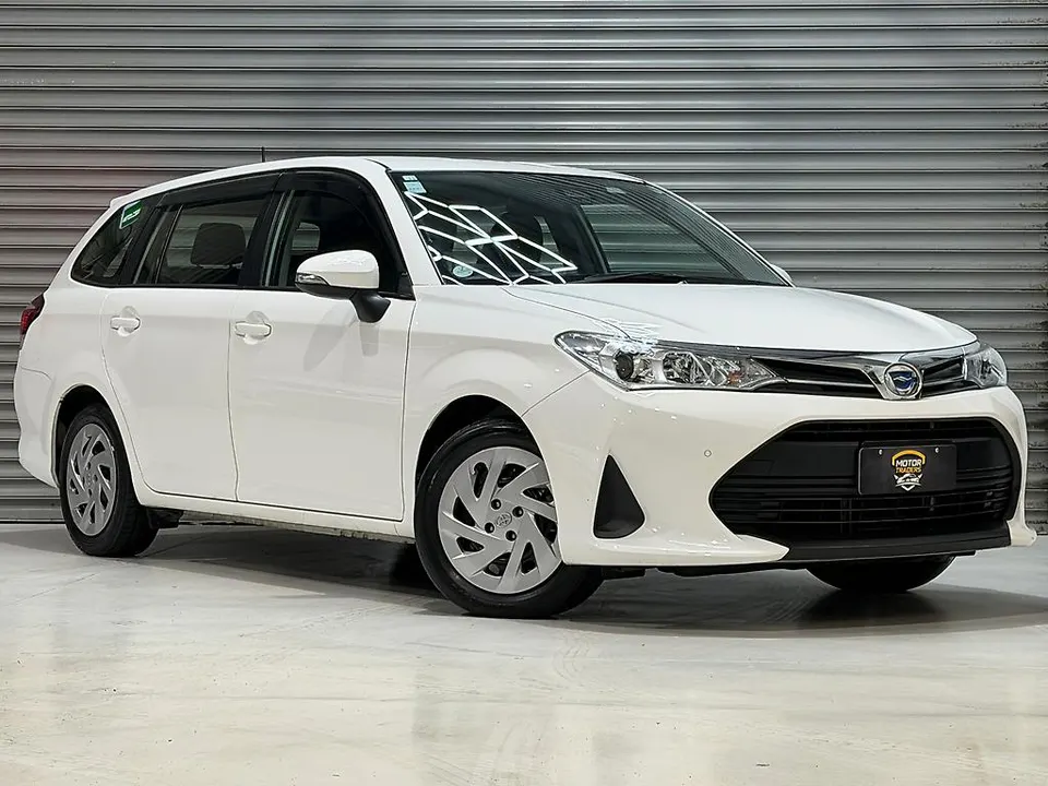 White 2020 Toyota Corolla Fielder Hybrid Ex **AUCTION GRADE 4.5** — photo 2