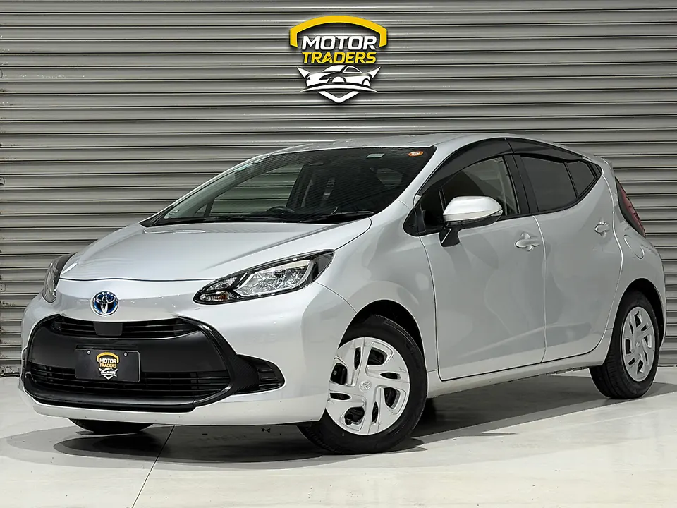 Silver 2022 Toyota Aqua FACE LIFT LATEST SHAPE | APPLE-ANROID CAR PLAYER for sale at Motor Traders, Wiri