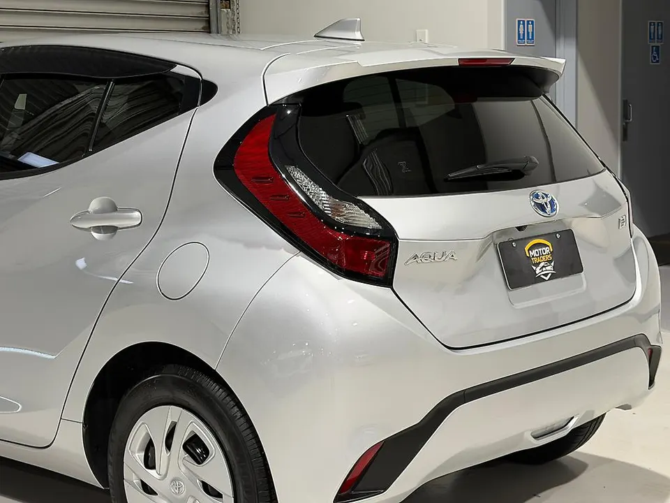 Silver 2022 Toyota Aqua FACE LIFT LATEST SHAPE | APPLE-ANROID CAR PLAYER — photo 31